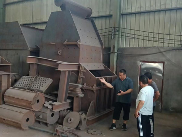 廢鋼破碎機(jī)客戶訂購(gòu)現(xiàn)場(chǎng)